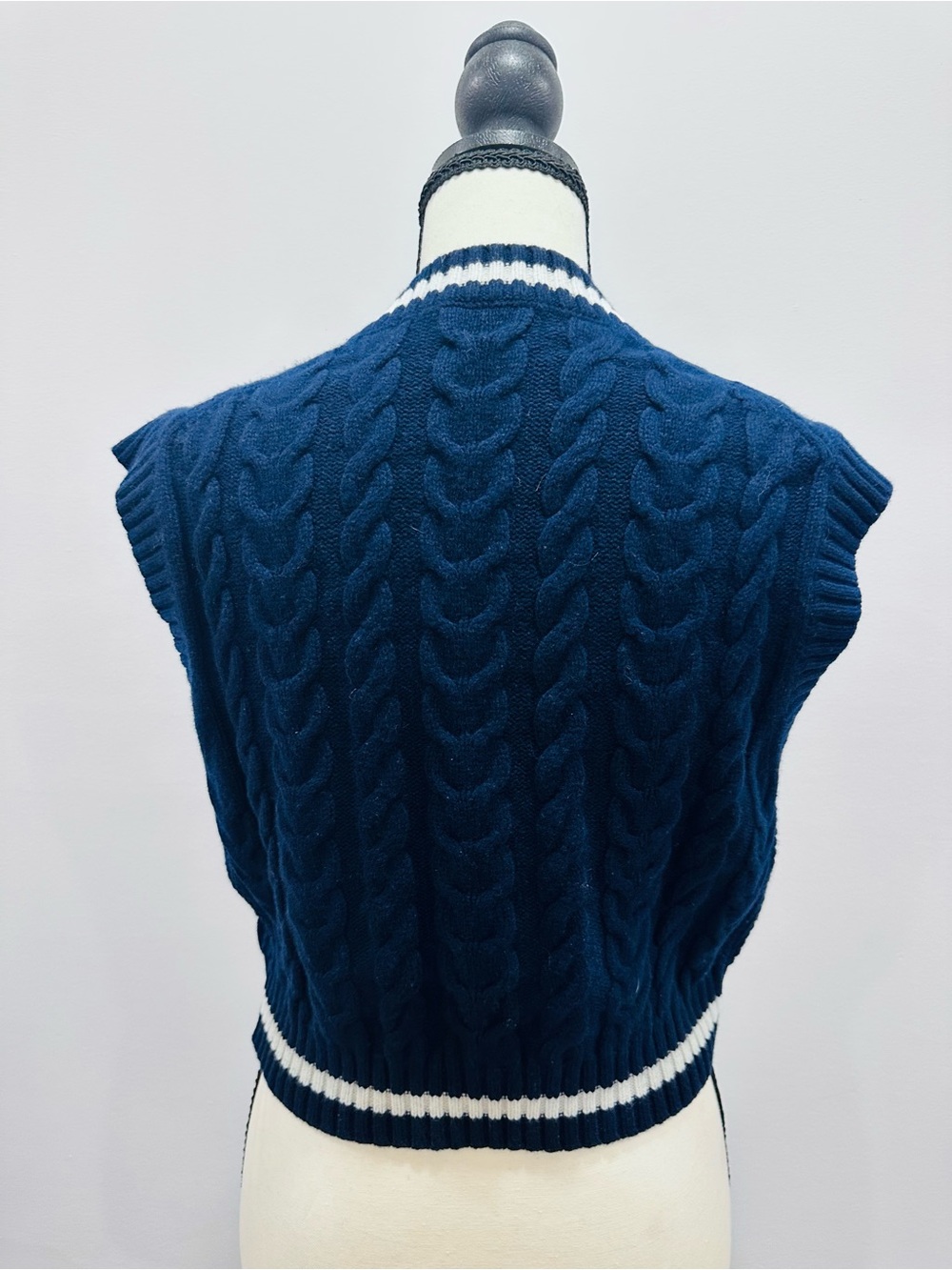 Sunday Best ARITZIA Navy Blue Cable-Knit V-Neck Sweater Vest Merino Wool Size XS - Picture 6 of 11